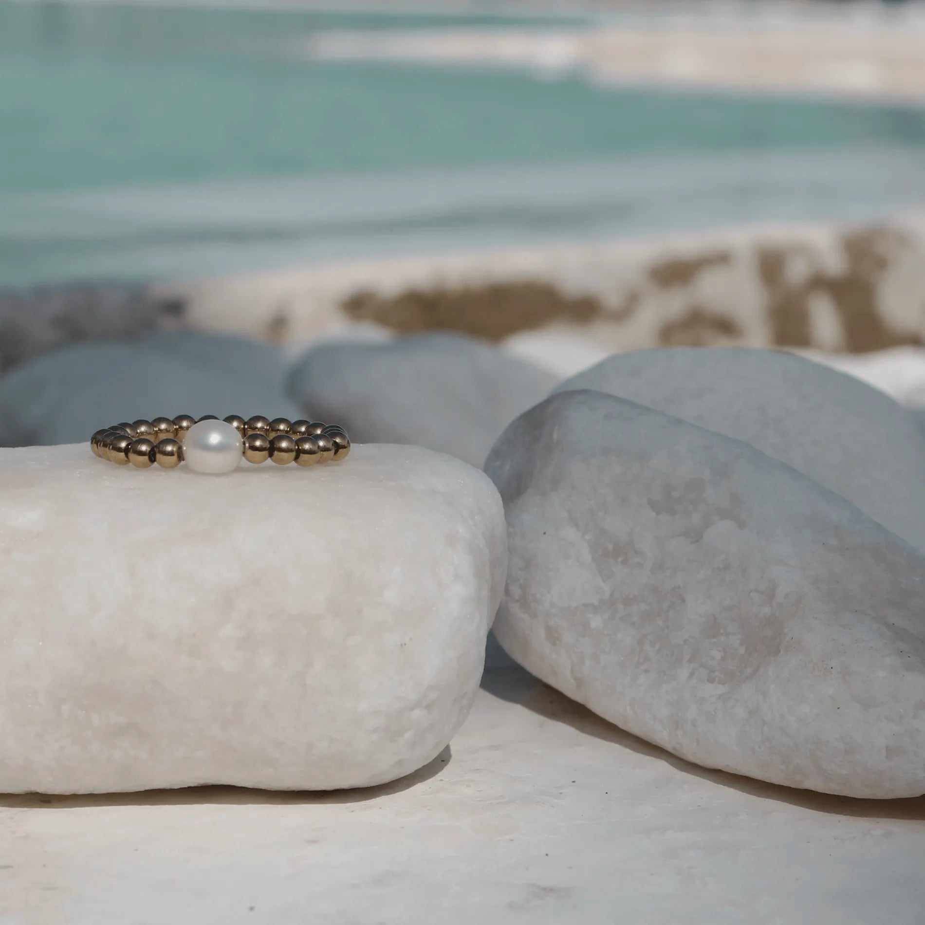 Joy Waterproof Elastic Pearl Ring 18 Carat Gold - NordicDeals