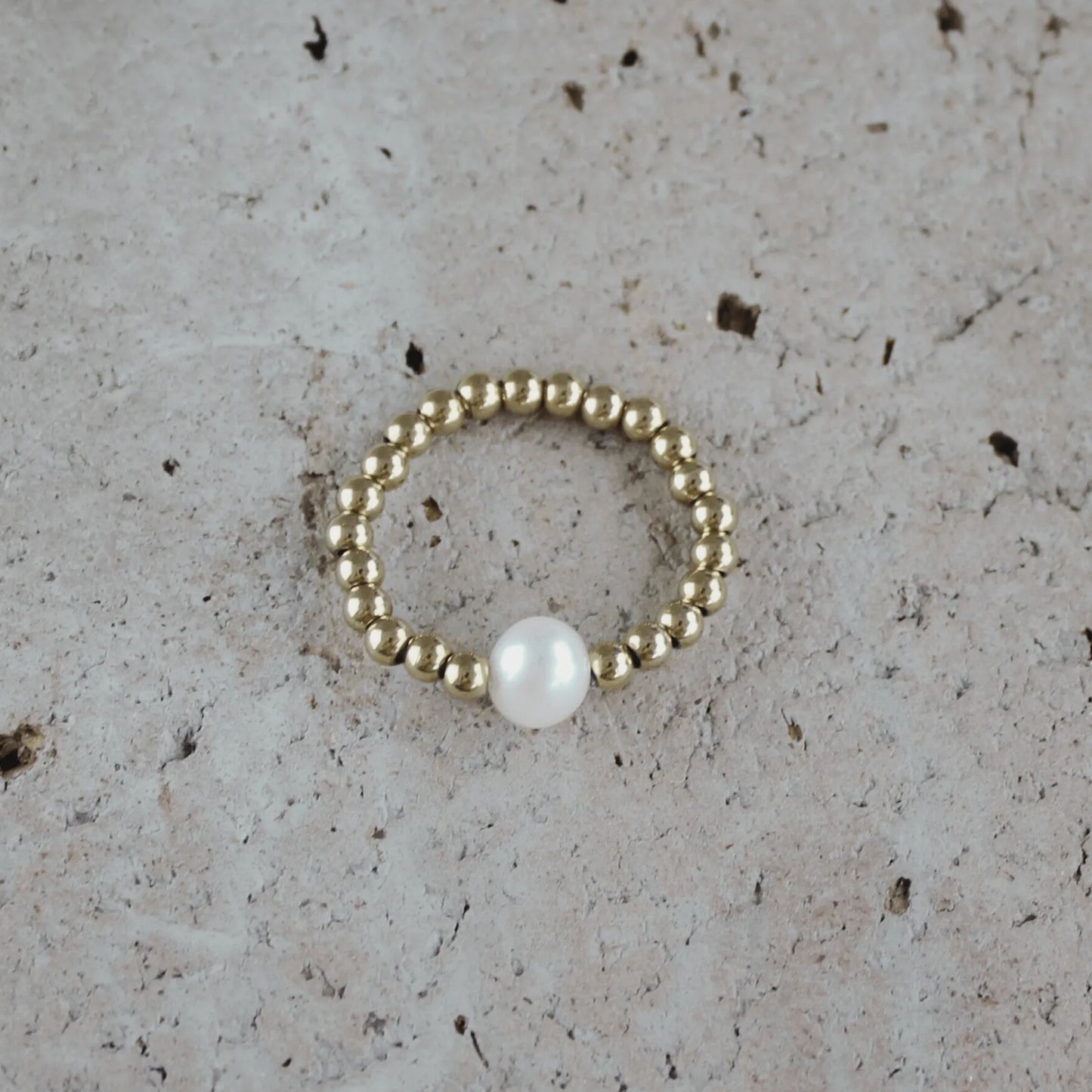 Joy Waterproof Elastic Pearl Ring 18 Carat Gold - NordicDeals