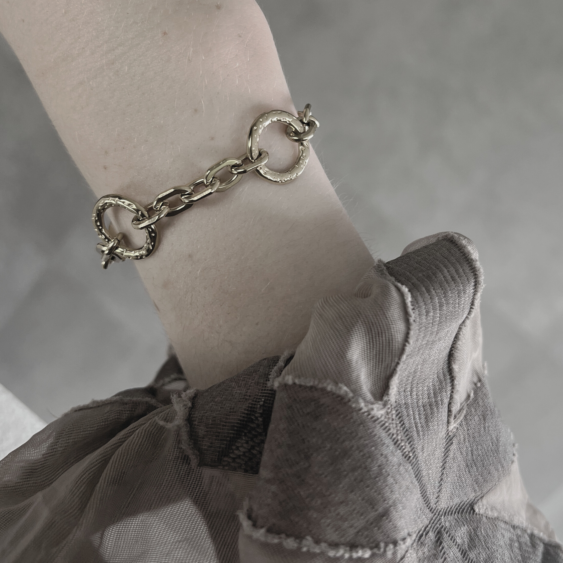 Courage Waterproof Hammered Ring Bracelet Silver Plating - NordicDeals