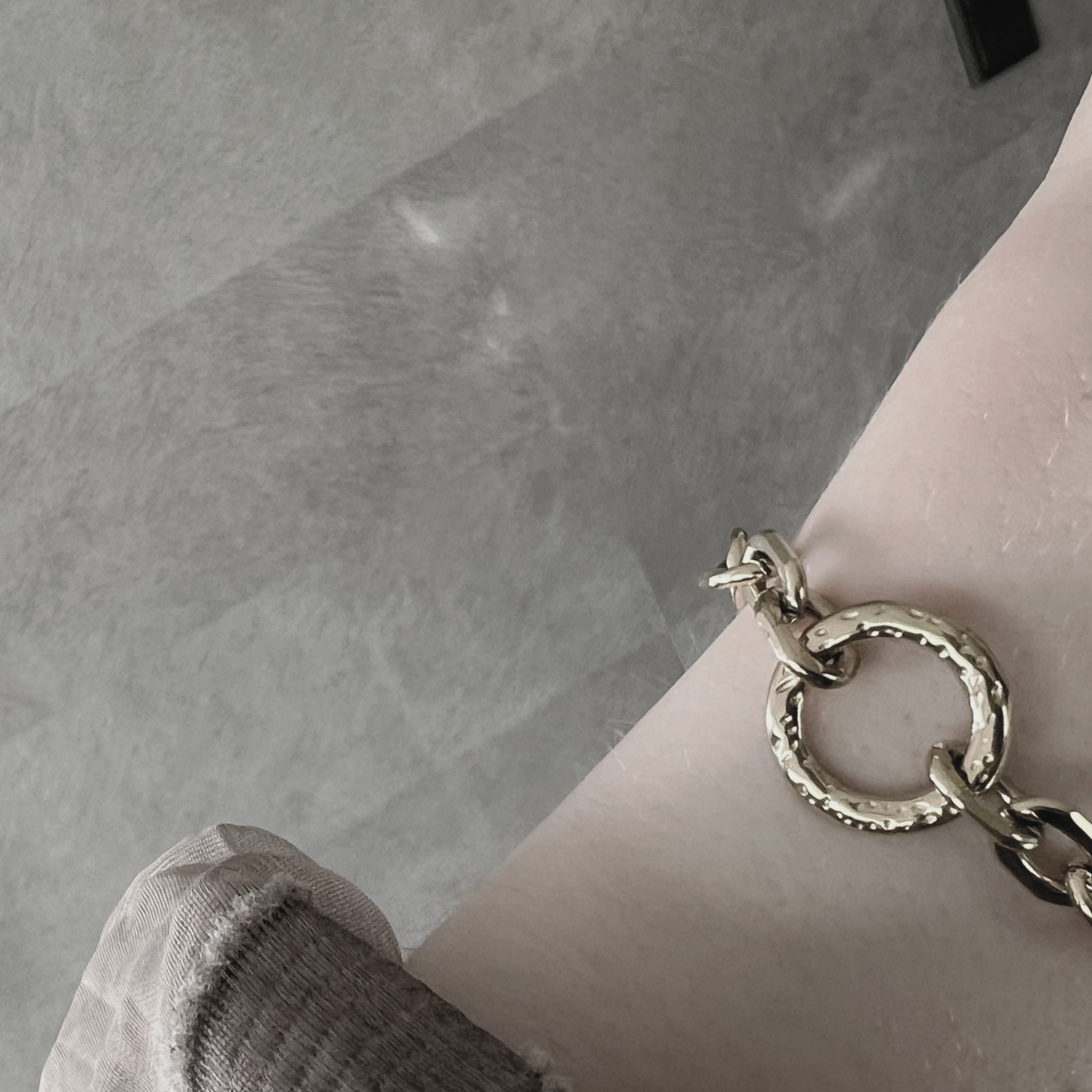 Courage Waterproof Hammered Ring Bracelet Silver Plating - NordicDeals