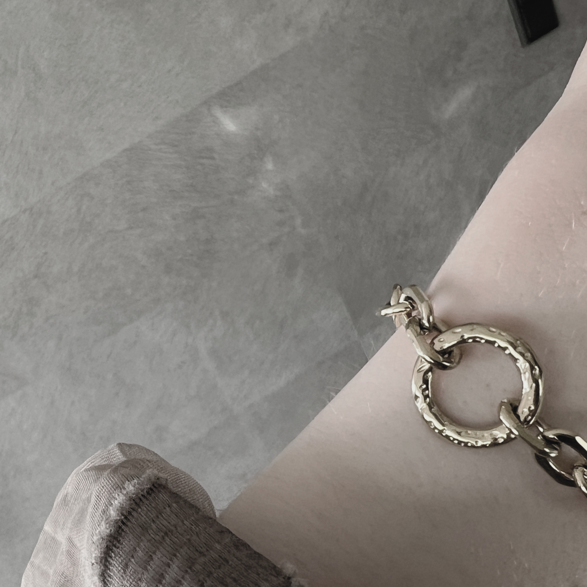 Courage Waterproof Hammered Ring Bracelet Silver Plating - NordicDeals